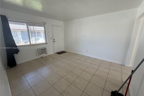 Casa en alquiler en North Miami, Florida, 1 dormitorio, 37.16 m2 № 2019504 - foto 4