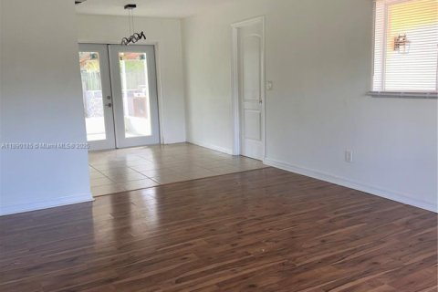 House in Port St. Lucie, Florida 3 bedrooms, 116.31 sq.m. № 1947283 - photo 11