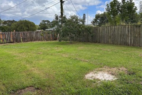 House in Port St. Lucie, Florida 3 bedrooms, 116.31 sq.m. № 1947283 - photo 30