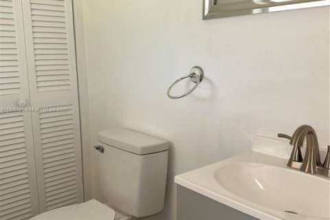 House in Port St. Lucie, Florida 3 bedrooms, 116.31 sq.m. № 1947283 - photo 15