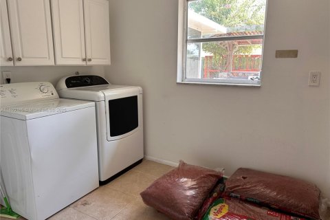 House in Port St. Lucie, Florida 3 bedrooms, 116.31 sq.m. № 1947283 - photo 21