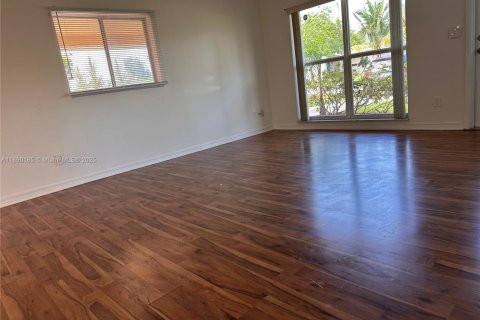 House in Port St. Lucie, Florida 3 bedrooms, 116.31 sq.m. № 1947283 - photo 18