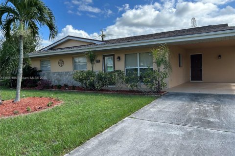 House in Port St. Lucie, Florida 3 bedrooms, 116.31 sq.m. № 1947283 - photo 4