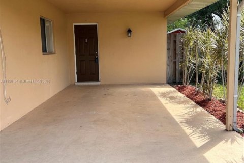 House in Port St. Lucie, Florida 3 bedrooms, 116.31 sq.m. № 1947283 - photo 7