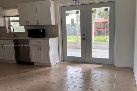 House in Port St. Lucie, Florida 3 bedrooms, 116.31 sq.m. № 1947283 - photo 9