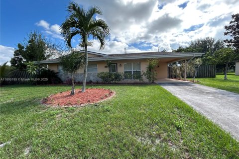 House in Port St. Lucie, Florida 3 bedrooms, 116.31 sq.m. № 1947283 - photo 3