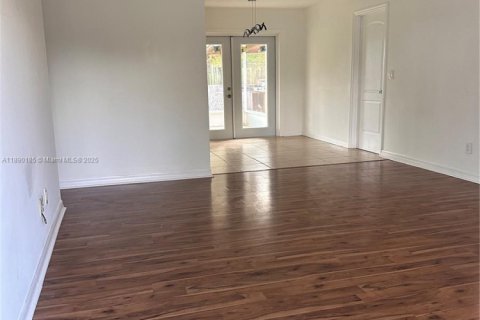 House in Port St. Lucie, Florida 3 bedrooms, 116.31 sq.m. № 1947283 - photo 8