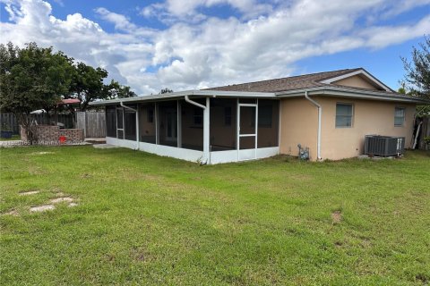 House in Port St. Lucie, Florida 3 bedrooms, 116.31 sq.m. № 1947283 - photo 26