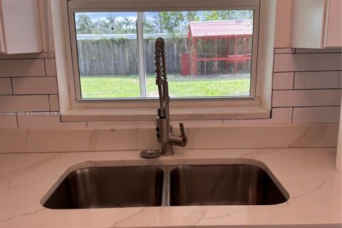 House in Port St. Lucie, Florida 3 bedrooms, 116.31 sq.m. № 1947283 - photo 19