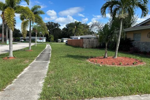 House in Port St. Lucie, Florida 3 bedrooms, 116.31 sq.m. № 1947283 - photo 5