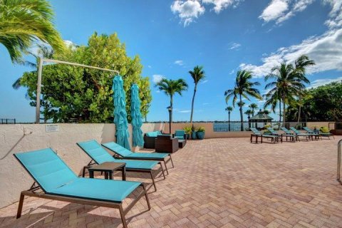 Condominio en alquiler en West Palm Beach, Florida, 2 dormitorios, 116.13 m2 № 1223589 - foto 1