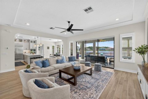 House in Wesley Chapel, Florida 5 bedrooms, 425.12 sq.m. № 1910573 - photo 24