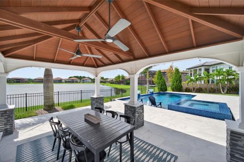 House in Wesley Chapel, Florida 5 bedrooms, 425.12 sq.m. № 1910573 - photo 9