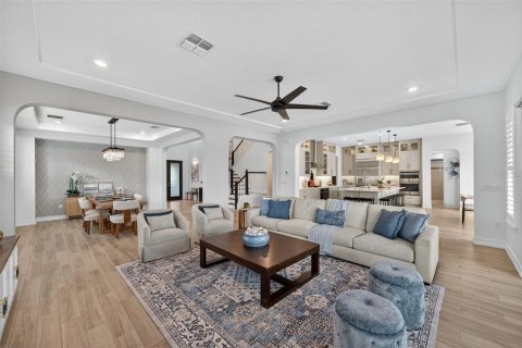 House in Wesley Chapel, Florida 5 bedrooms, 425.12 sq.m. № 1910573 - photo 15
