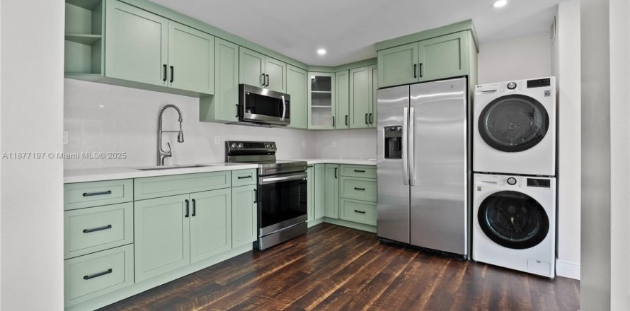 Condominio en Miami, Florida, 2 dormitorios № 1924351