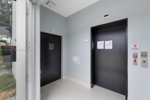 Commercial property in Wilton Manors, Florida № 1984110 - photo 25