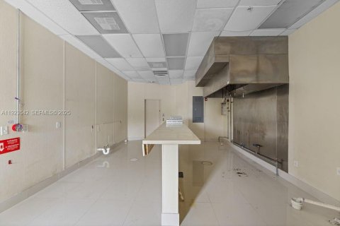 Commercial property in Wilton Manors, Florida № 1984110 - photo 16