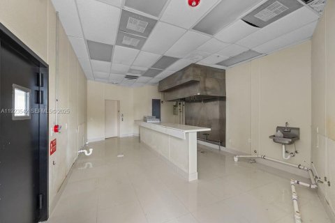 Commercial property in Wilton Manors, Florida № 1984110 - photo 15
