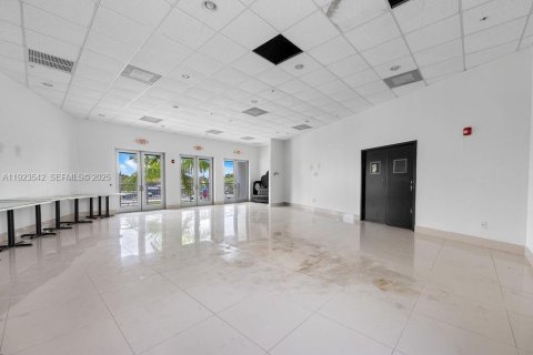 Commercial property in Wilton Manors, Florida № 1984110 - photo 10