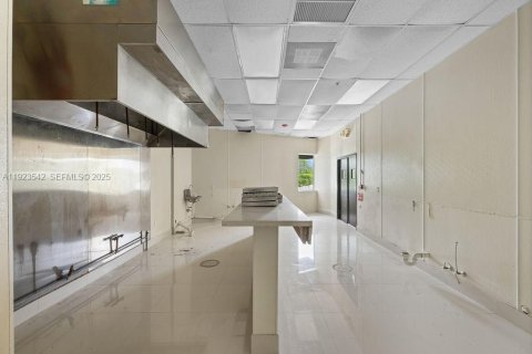 Commercial property in Wilton Manors, Florida № 1984110 - photo 17