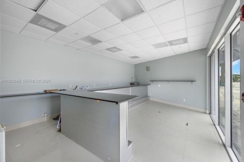 Commercial property in Wilton Manors, Florida № 1984110 - photo 26