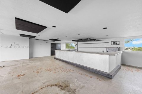 Commercial property in Wilton Manors, Florida № 1984110 - photo 24
