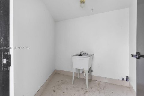 Commercial property in Wilton Manors, Florida № 1984110 - photo 22