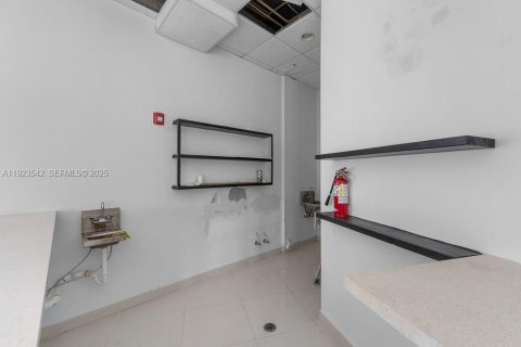 Commercial property in Wilton Manors, Florida № 1984110 - photo 11