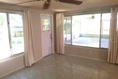House in Saint Petersburg, Florida 2 bedrooms, 114.08 sq.m. № 1913820 - photo 5