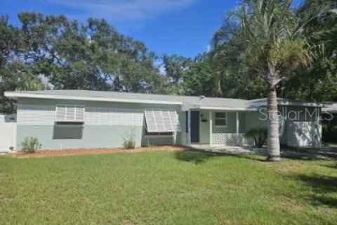 House in Saint Petersburg, Florida 2 bedrooms, 114.08 sq.m. № 1913820 - photo 2