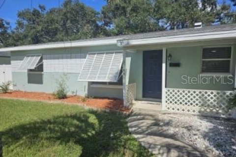 House in Saint Petersburg, Florida 2 bedrooms, 114.08 sq.m. № 1913820 - photo 3