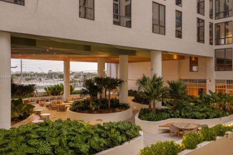 Apartamento en alquiler en Miami, Florida, 1 dormitorio, 64.1 m2 № 2169246 - foto 10