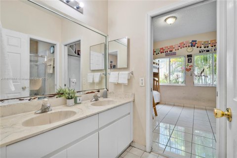 House in Weston, Florida 4 bedrooms, 199.83 sq.m. № 1755705 - photo 17