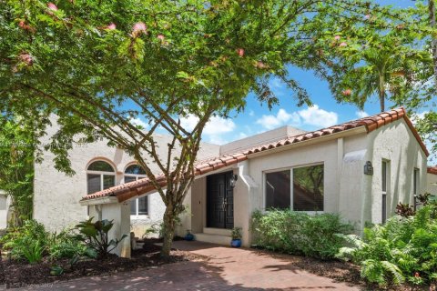 House in Coral Gables, Florida 4 bedrooms, 267.56 sq.m. № 1758896 - photo 2