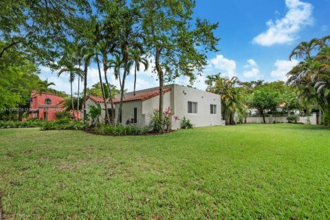 House in Coral Gables, Florida 4 bedrooms, 267.56 sq.m. № 1758896 - photo 18