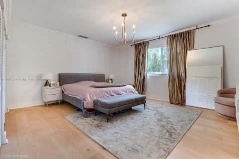 House in Coral Gables, Florida 4 bedrooms, 267.56 sq.m. № 1758896 - photo 8