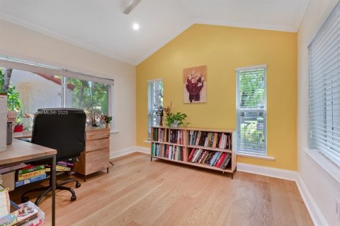 House in Coral Gables, Florida 4 bedrooms, 267.56 sq.m. № 1758896 - photo 6