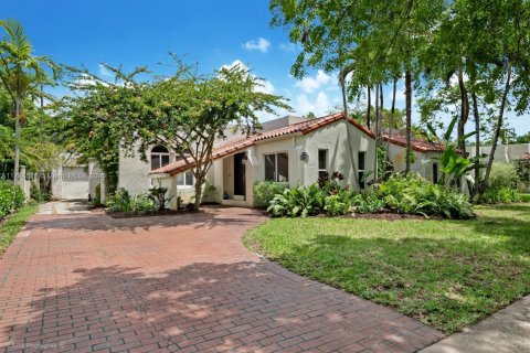 House in Coral Gables, Florida 4 bedrooms, 267.56 sq.m. № 1758896 - photo 1