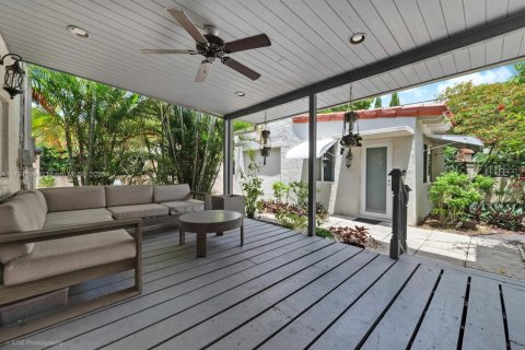 House in Coral Gables, Florida 4 bedrooms, 267.56 sq.m. № 1758896 - photo 7