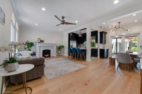 House in Coral Gables, Florida 4 bedrooms, 267.56 sq.m. № 1758896 - photo 4