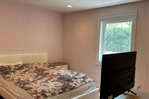 House in Coral Gables, Florida 4 bedrooms, 267.56 sq.m. № 1758896 - photo 21