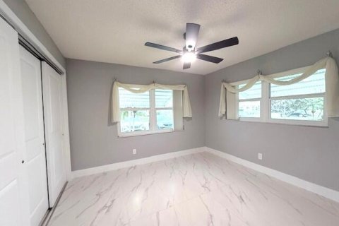 Condo in St. Lucie, Florida, 2 bedrooms № 2146663 - photo 12