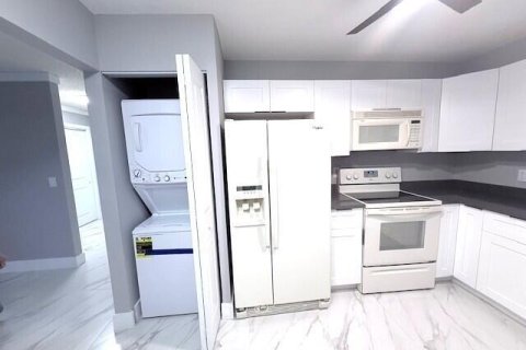 Condo in St. Lucie, Florida, 2 bedrooms № 2146663 - photo 8
