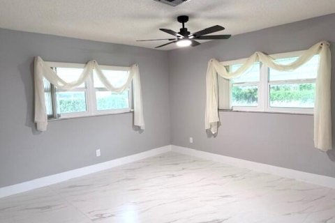 Condo in St. Lucie, Florida, 2 bedrooms № 2146663 - photo 15