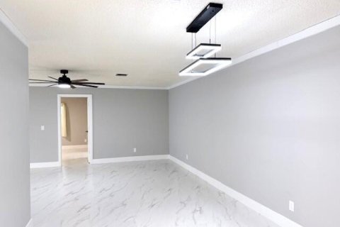 Condo in St. Lucie, Florida, 2 bedrooms № 2146663 - photo 3