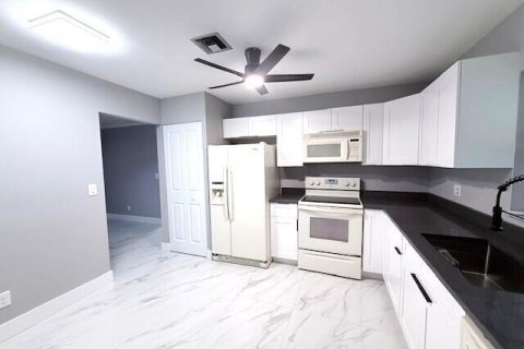 Condo in St. Lucie, Florida, 2 bedrooms № 2146663 - photo 7
