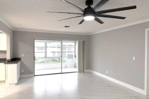 Condo in St. Lucie, Florida, 2 bedrooms № 2146663 - photo 5