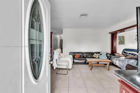 Villa ou maison à vendre à Miami, Floride: 3 chambres, 118.54 m2 № 1730408 - photo 15