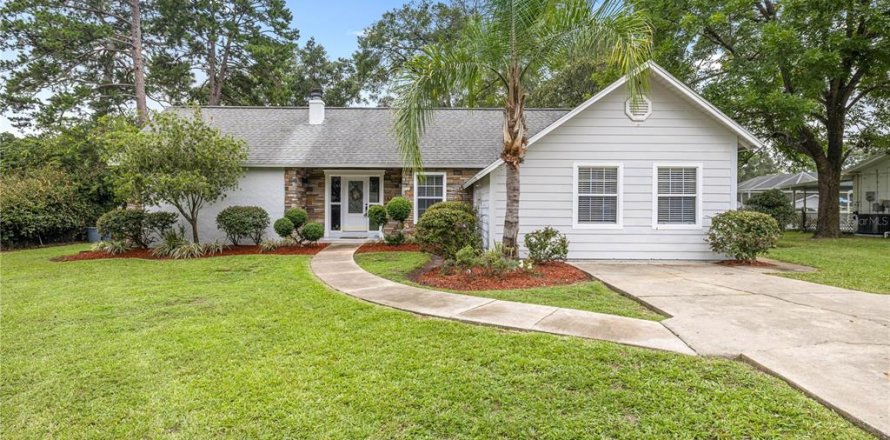 House in Ocala, Florida 3 bedrooms, 146.6 sq.m. № 1848144