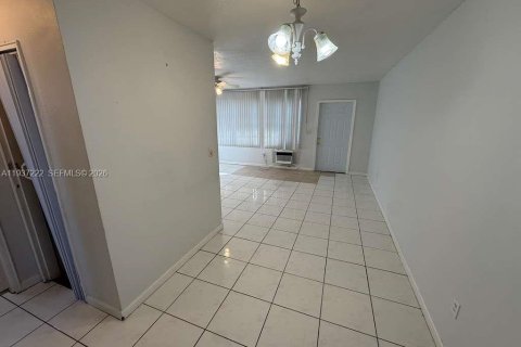 Снять в аренду кондоминиум в Норт-Майами-Бич, Флорида 1 спальня, 60.67м2, № 1995102 - фото 5